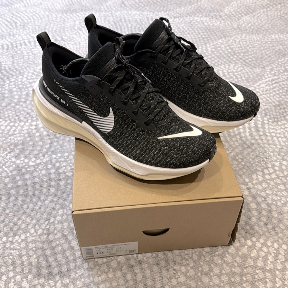 NIKE INVINCIBLE RUN 3 Men’s size 12